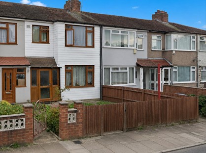 4 Bed Semi-Detached House, Clydesdale, EN3