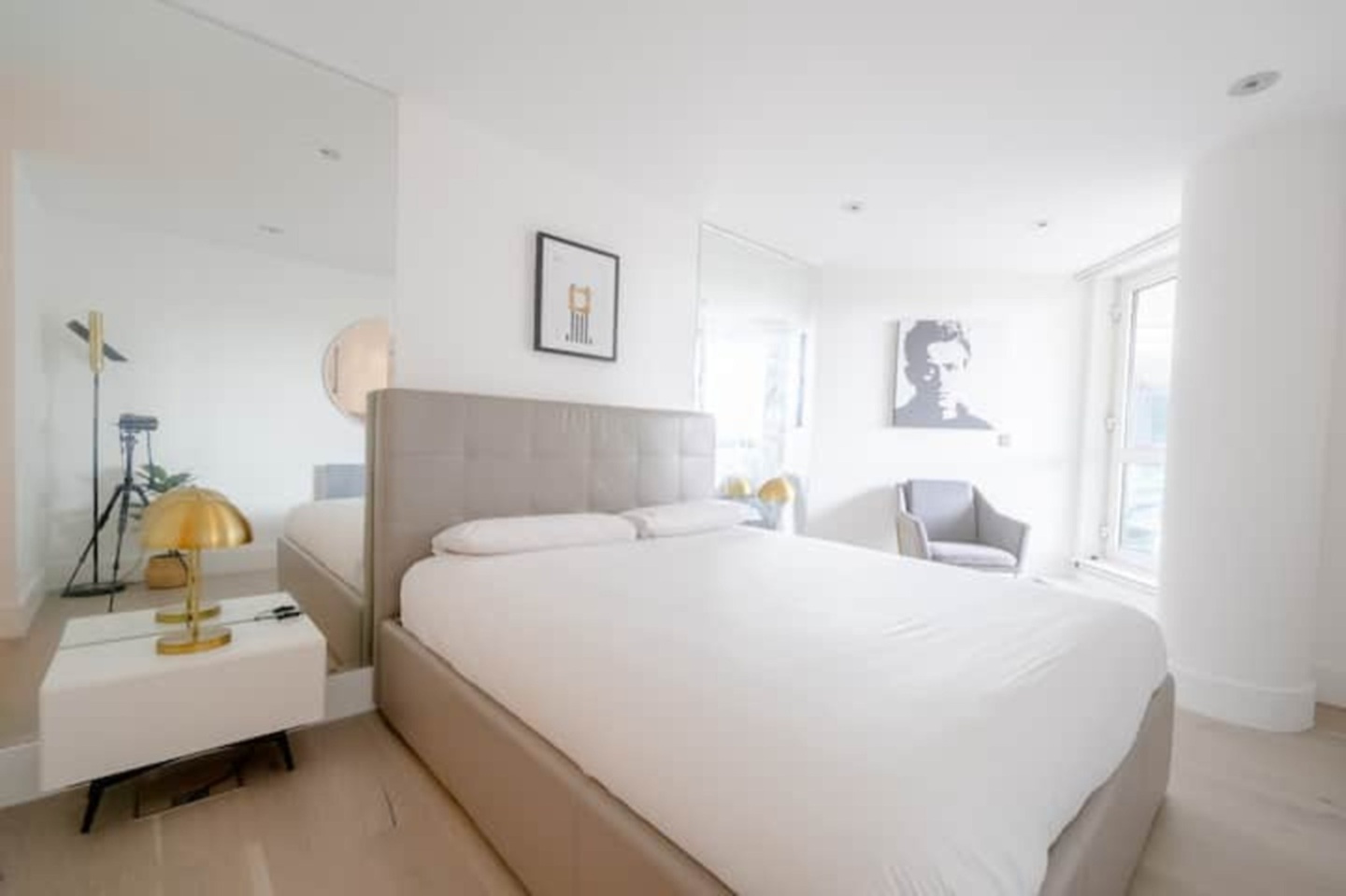 2 Bed Flat, St George Wharf, SW8 photo 3