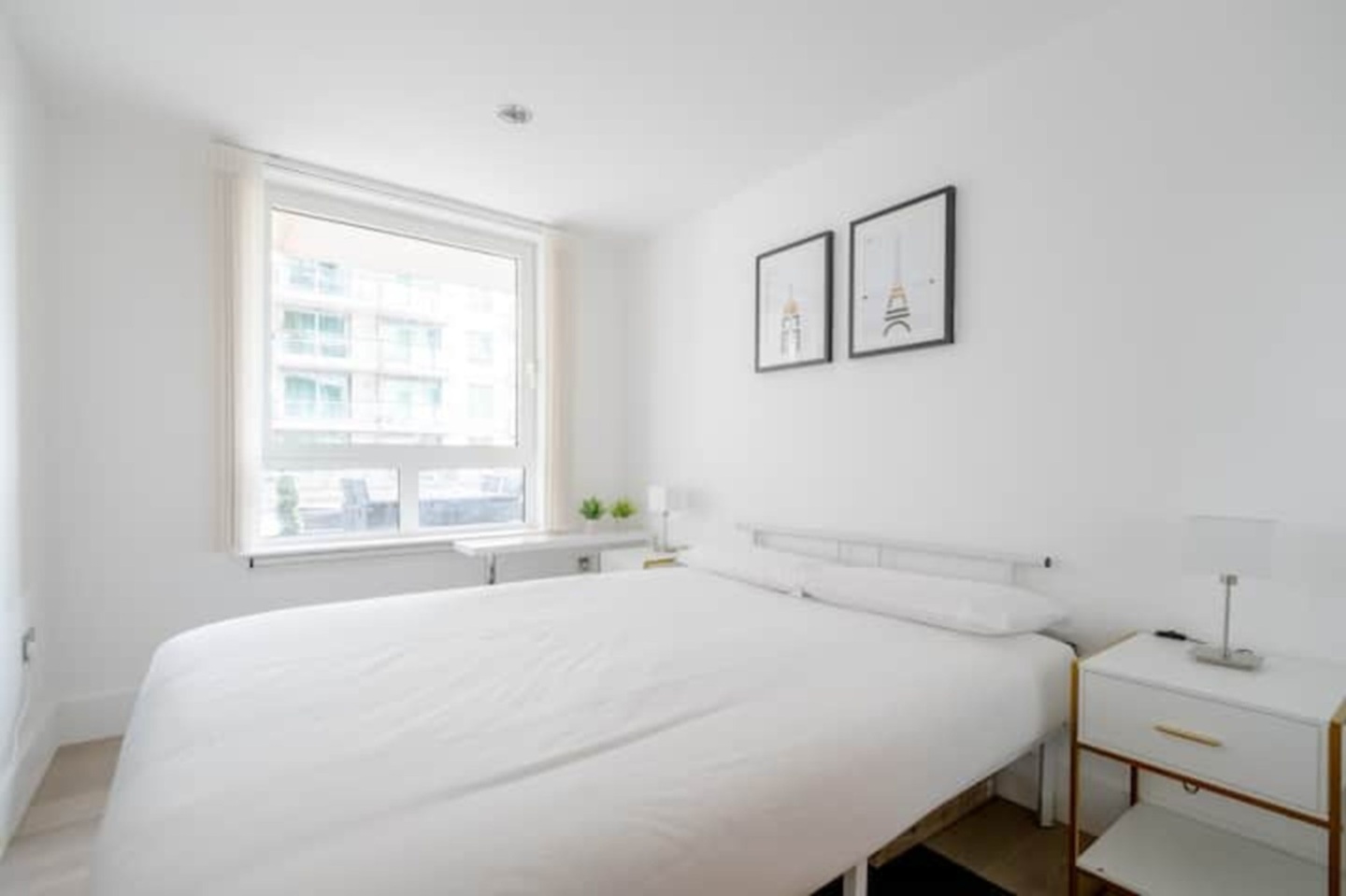 2 Bed Flat, St George Wharf, SW8 photo 4