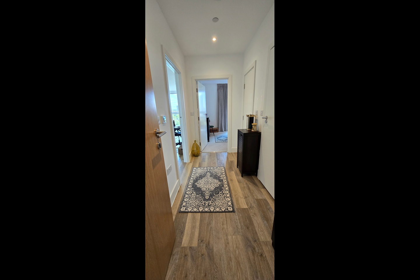 1 Bed Flat, York Road, SW11 photo 2