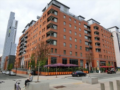 1 Bed Flat, The Quadrangle, M1