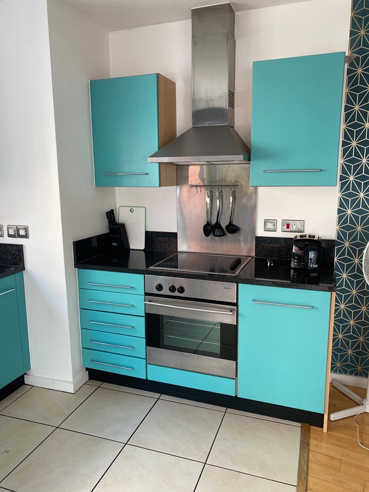 3 Bed Flat, Beetham Plaza, L2 photo 4