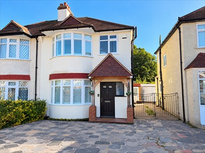 3 Bed Semi-Detached House, Oak Avenue, CR0