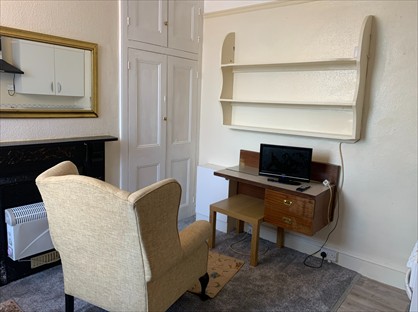 Bedsit, Collingwood Road, NN1