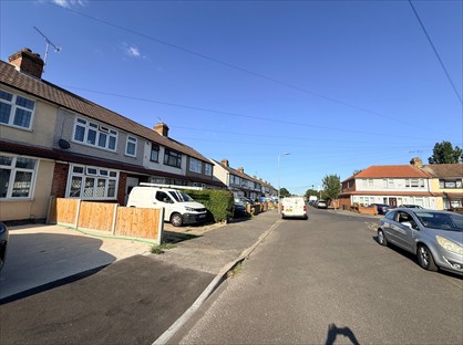 1 Bed Terraced House, Recreation Avenue, RM3
