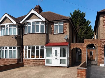 4 Bed Flat, Willow Gardens, TW3