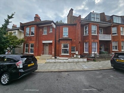Studio Flat, Shrubbery Road, SW16