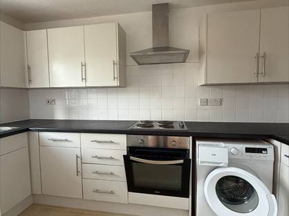 1 Bed Flat, Kilmington Close, RG12