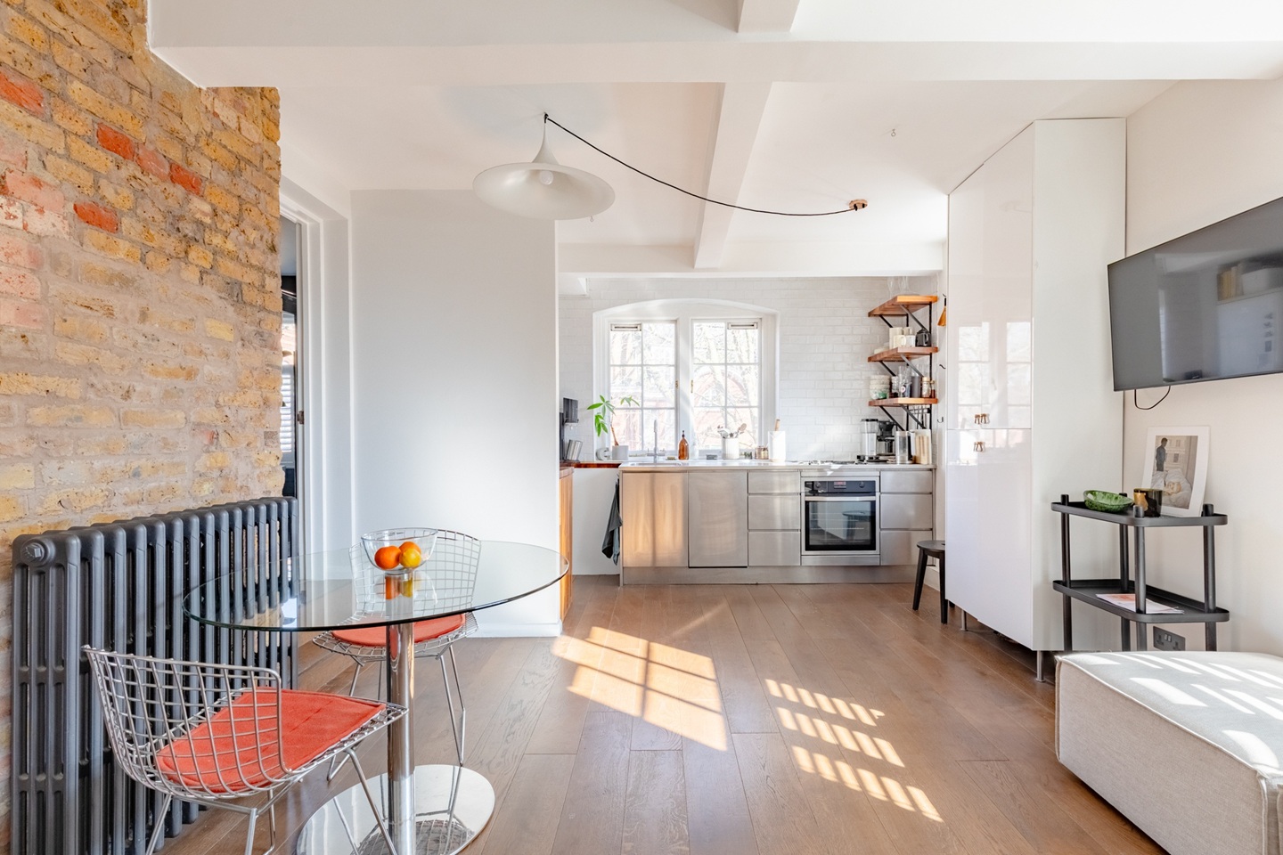 2 Bed Flat, Hedsor House, E2 photo 2