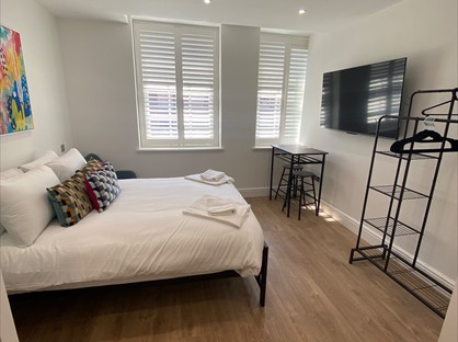 2 Bed Flat, The Broadway, IG8