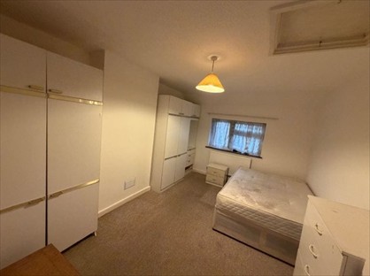 Room in a Shared Flat, Felton Road, IG11