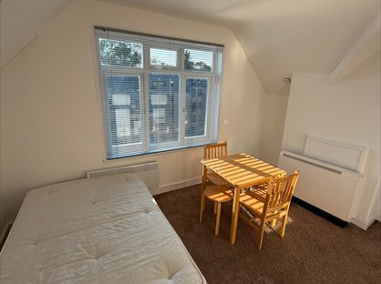 Studio Flat, Ye Corner, WD19