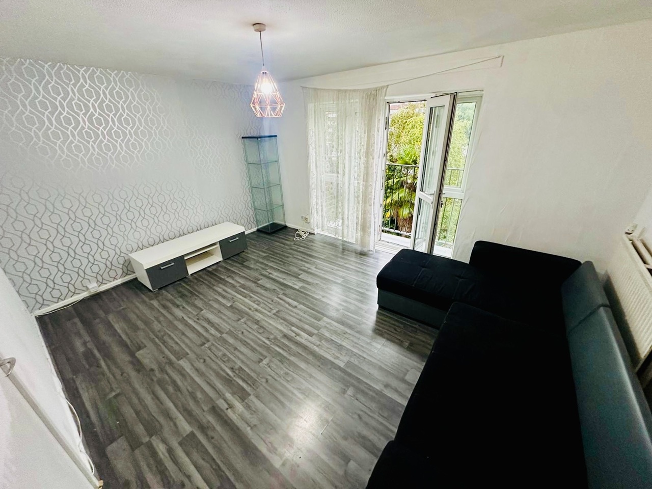 1 Bed Flat, Linberry Walk, SE8 photo 2