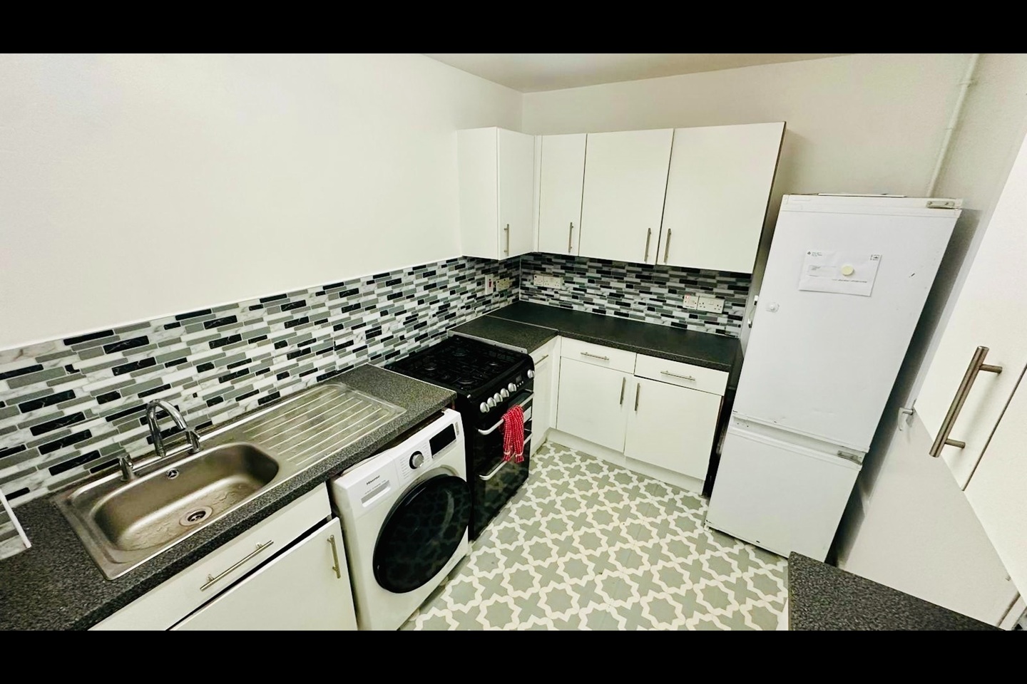 1 Bed Flat, Linberry Walk, SE8 photo 4