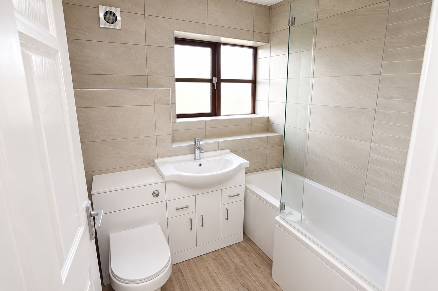 3 Bed Flat, Palmers Grove, B36 photo 5