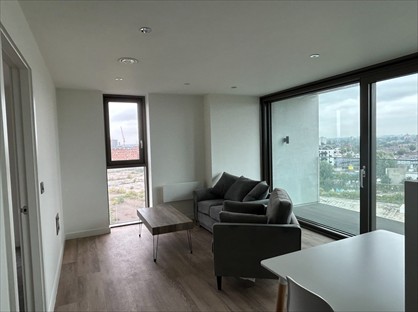 1 Bed Flat, Oxygen Tower, M1