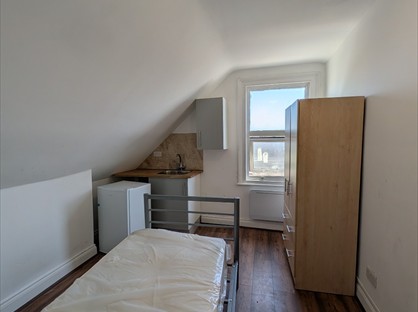 Studio Flat, Lewisham High St, SE13