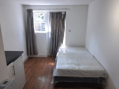 Studio Flat, Bannockburn Road, SE18