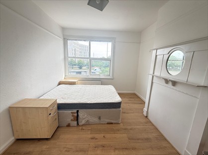 Bedsit, Great West Road, TW5