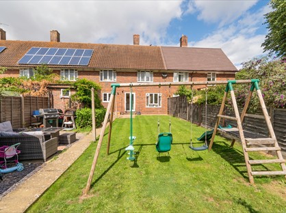 3 Bed Terraced House, Horsecroft, SM7