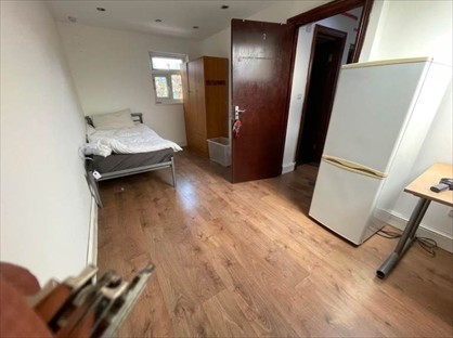 Room in a Shared House, Wanstead Park Road, IG1