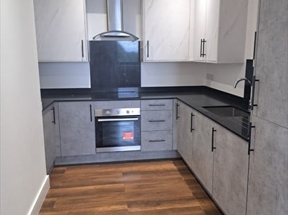 2 Bed Flat, Quest House, TW3