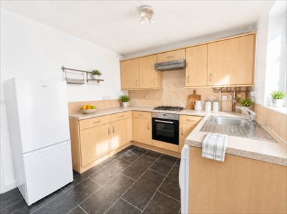 4 Bed Semi-Detached House, Trellick Walk, BS16