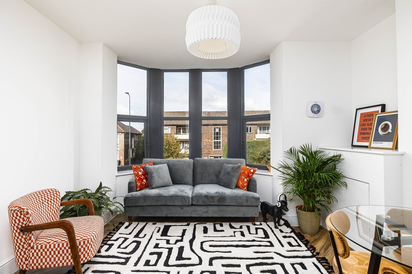 2 Bed Flat, Newport Road, CF24 photo 2