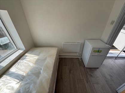 Studio Flat, Gledwood Drive, UB4