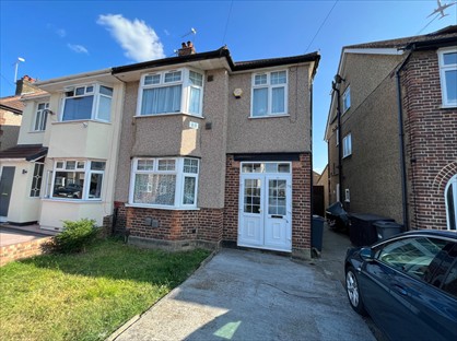 3 Bed Semi-Detached House, Hogarth Gardens, TW5