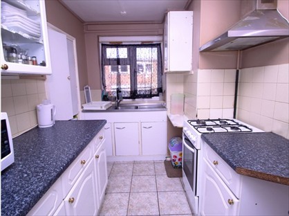 3 Bed Flat, Cranleigh Gardens, UB1