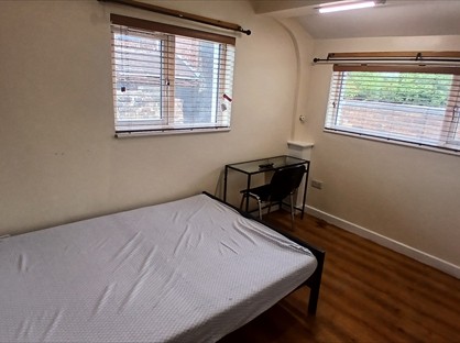 Room in a Shared House, Waterloo Road, ST6