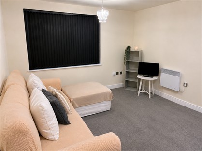 Room in a Shared Flat, Hainault Street, IG1