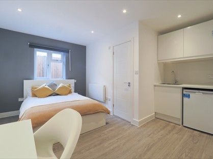 Bedsit, Cardinal Avenue, WD6