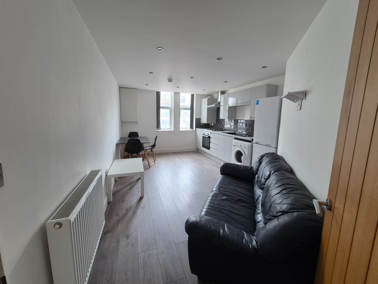 1 Bed Flat, Lower Cathedral Road, CF11 photo 4