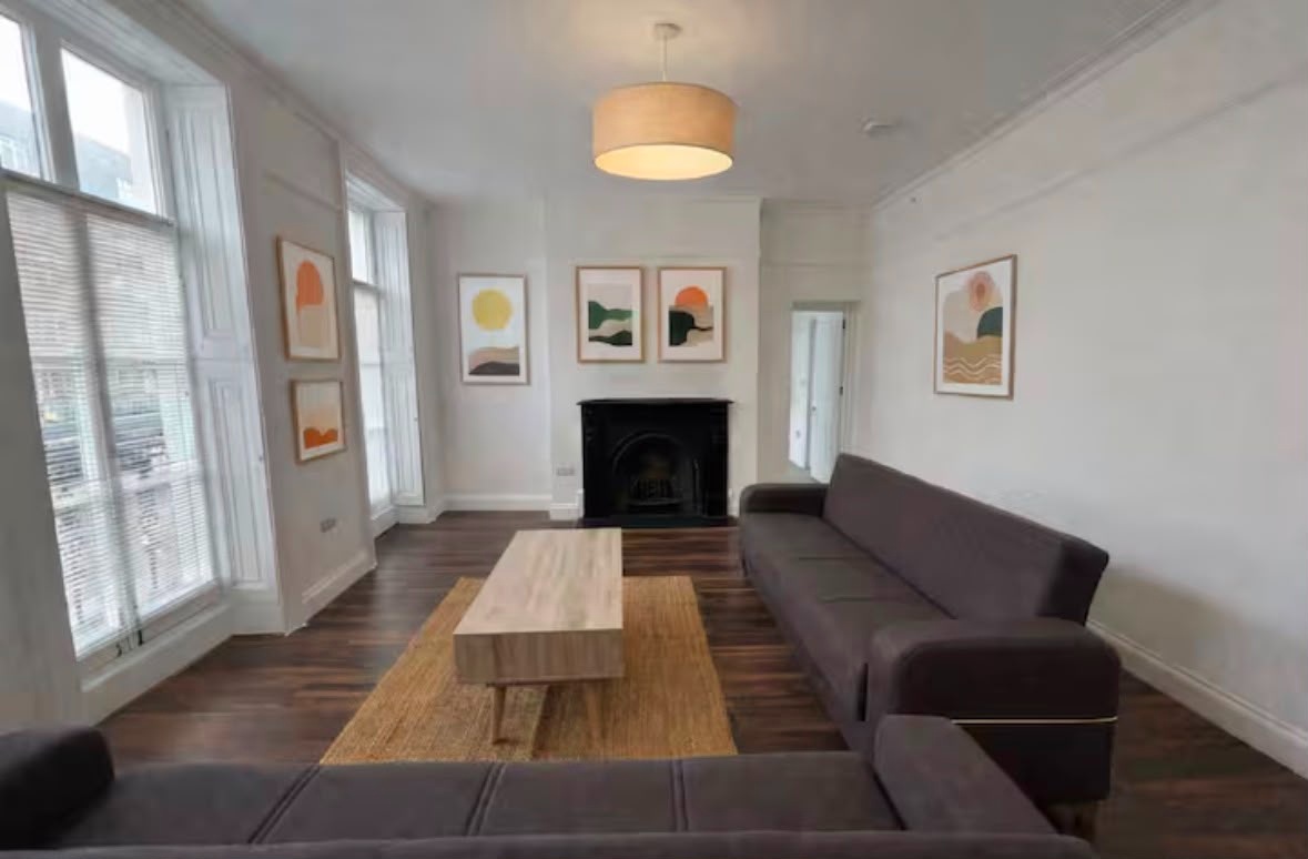2 Bed Flat, Commercial Road, E1 photo 2