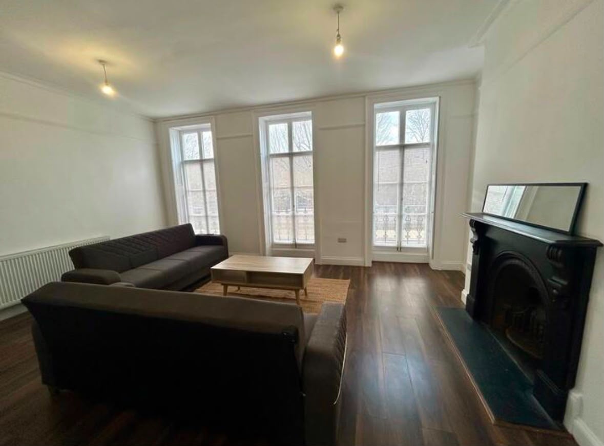 2 Bed Flat, Commercial Road, E1 photo 3