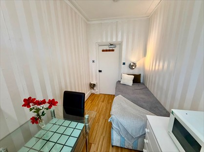 Room in a Shared House, Holland Road, W14