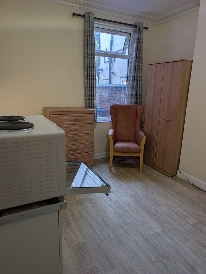 Room in a Shared House, Waveley Road, CV1