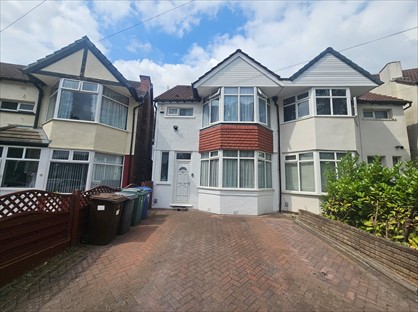 3 bed semi-detached house for rent in 3 Bed Semi-Detached House, Salisbury Drive, M25