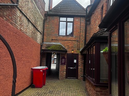1 Bed Flat, High St, MK16