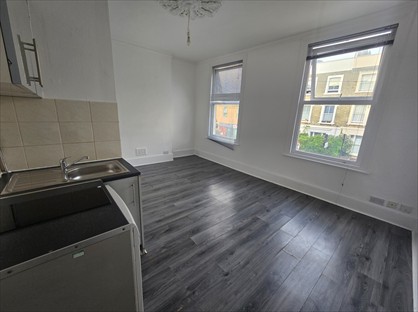 Studio Flat, Benwell Road, N7
