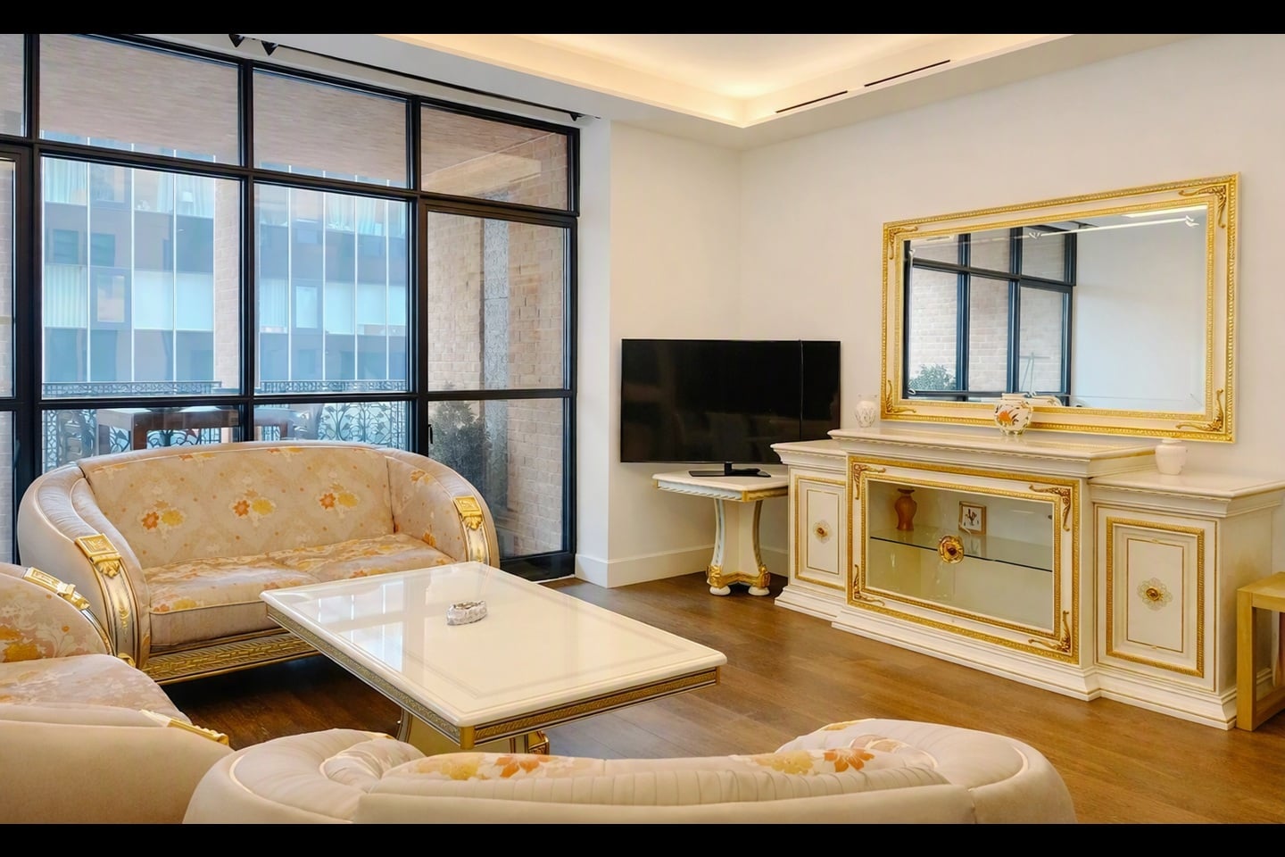 3 Bed Flat, Artillery Row, SW1P photo 2