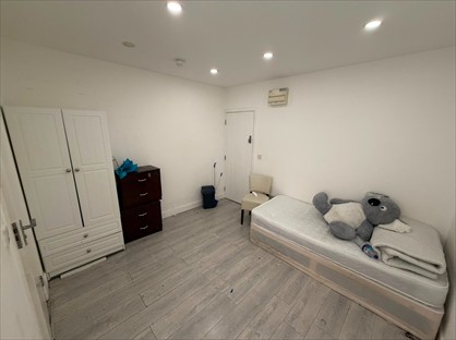 Studio Flat, Station Road, E4