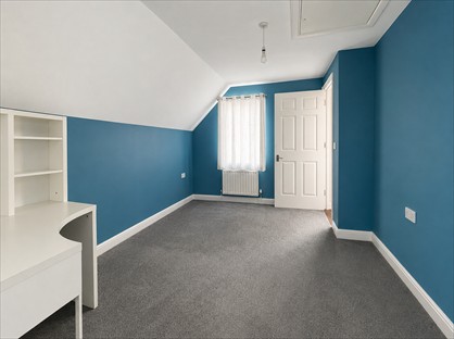 4 Bed Detached House, Simmons Drive, RM8