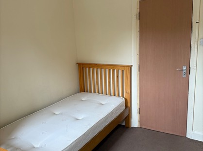 Room in a Shared Flat, Old Coulsdon, CR5