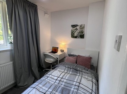 Room in a Shared House, Central Buildings, M19
