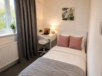 Room in a Shared House, Central Buildings, M19