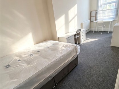 2 Bed Flat, London Road Available Immediately, RG1