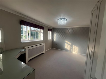 2 Bed Terraced House, Ashampstead Road, RG30